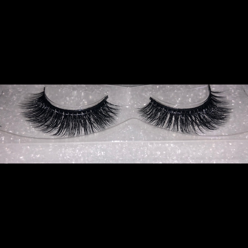 Coco Lashes - Picture 3 of 8